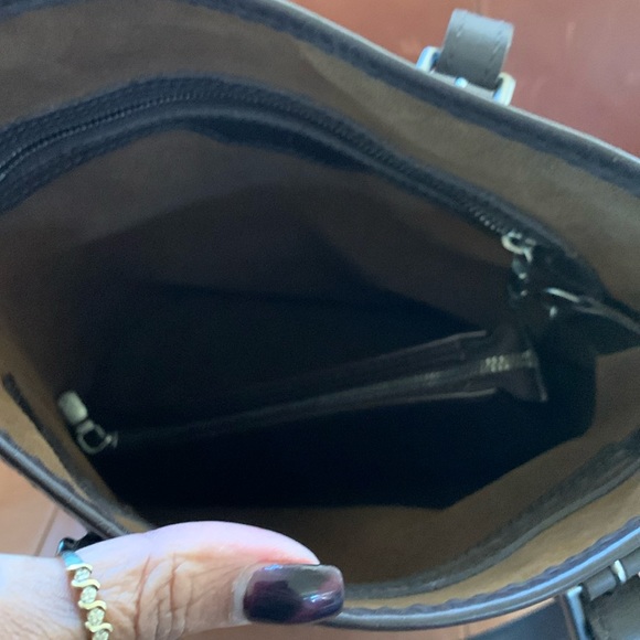 🤎🤎Beautiful Authentic Louis Vuitton Mocha Colored Epi Bucket PM Bag🤎🤎🤎 - Picture 9 of 17